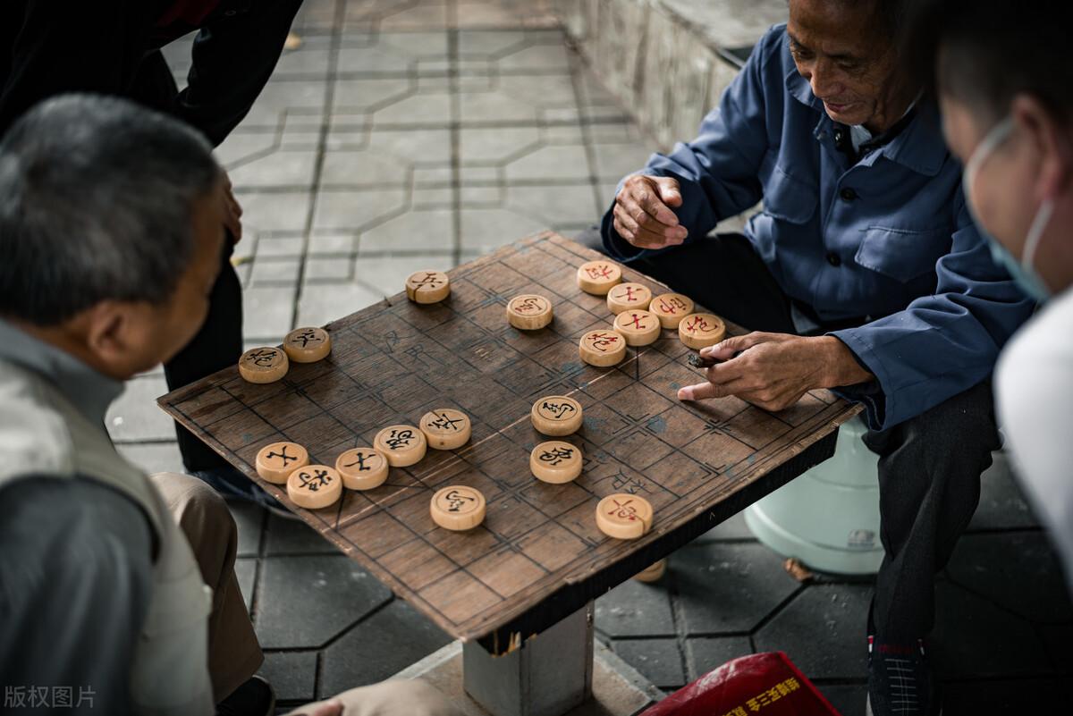 老年人下棋照片图片